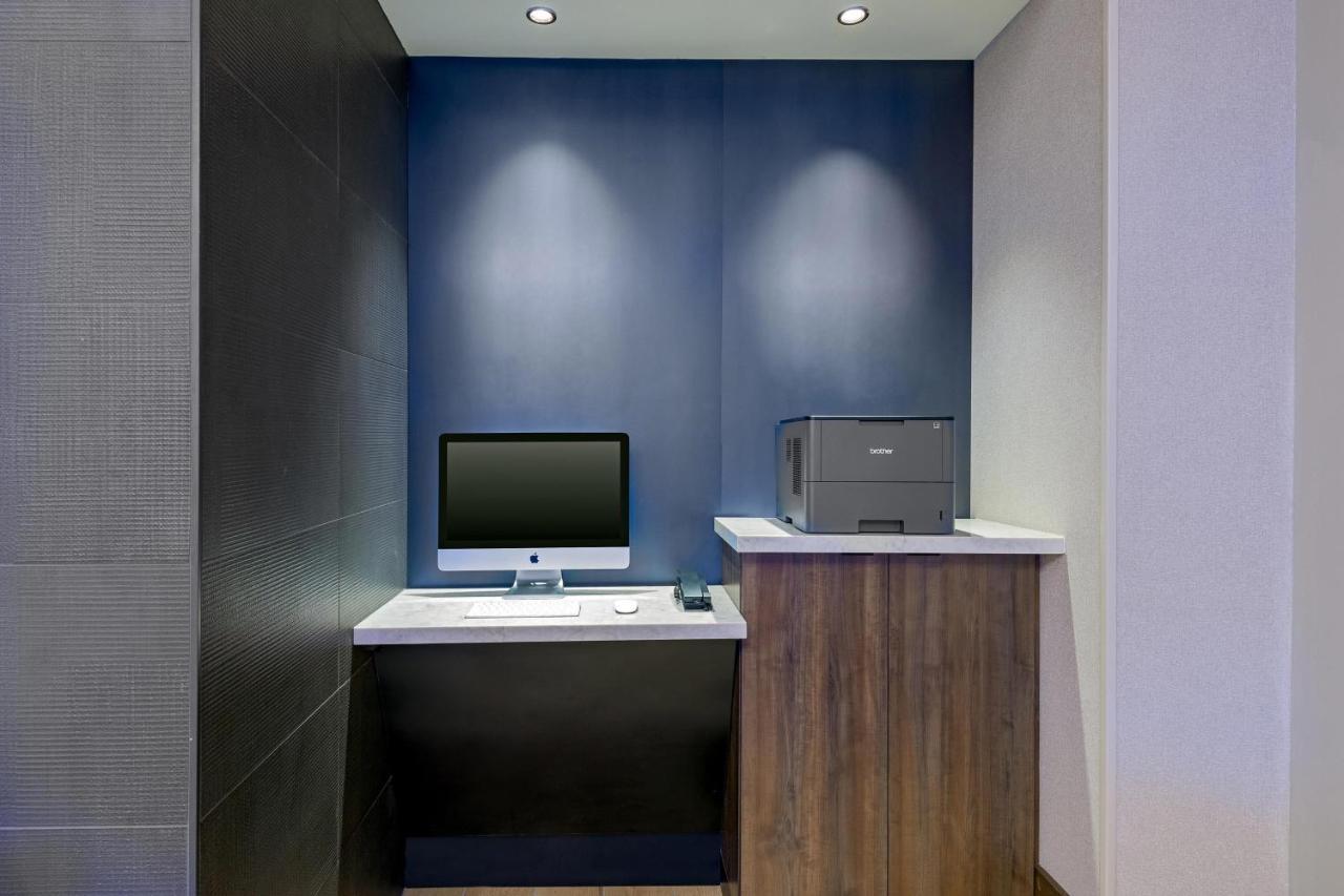 ホテル Courtyard By Marriott Atlanta Midtown エクステリア 写真
