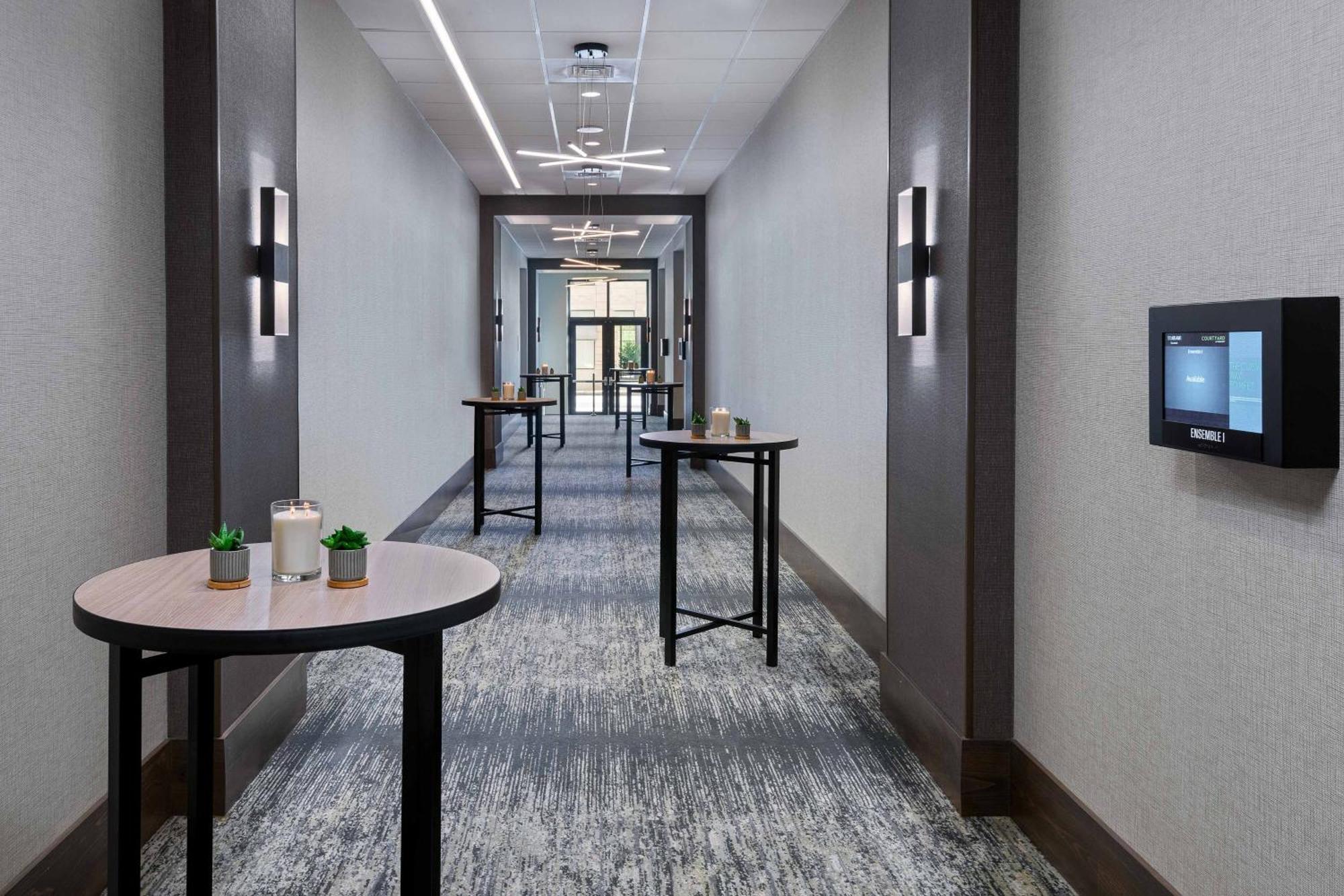 ホテル Courtyard By Marriott Atlanta Midtown エクステリア 写真