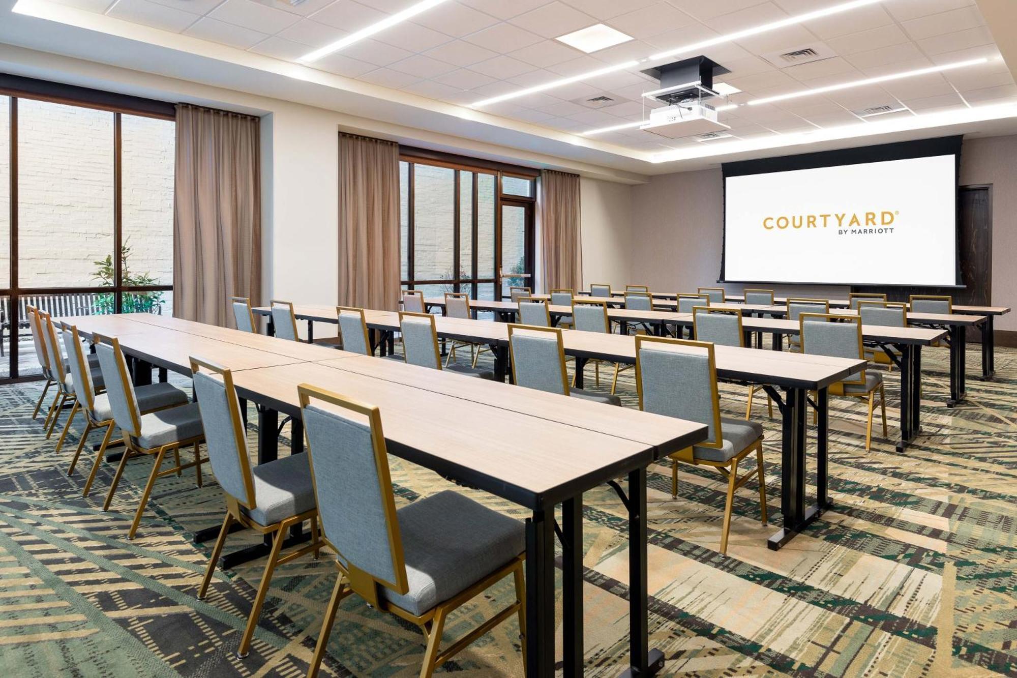 ホテル Courtyard By Marriott Atlanta Midtown エクステリア 写真