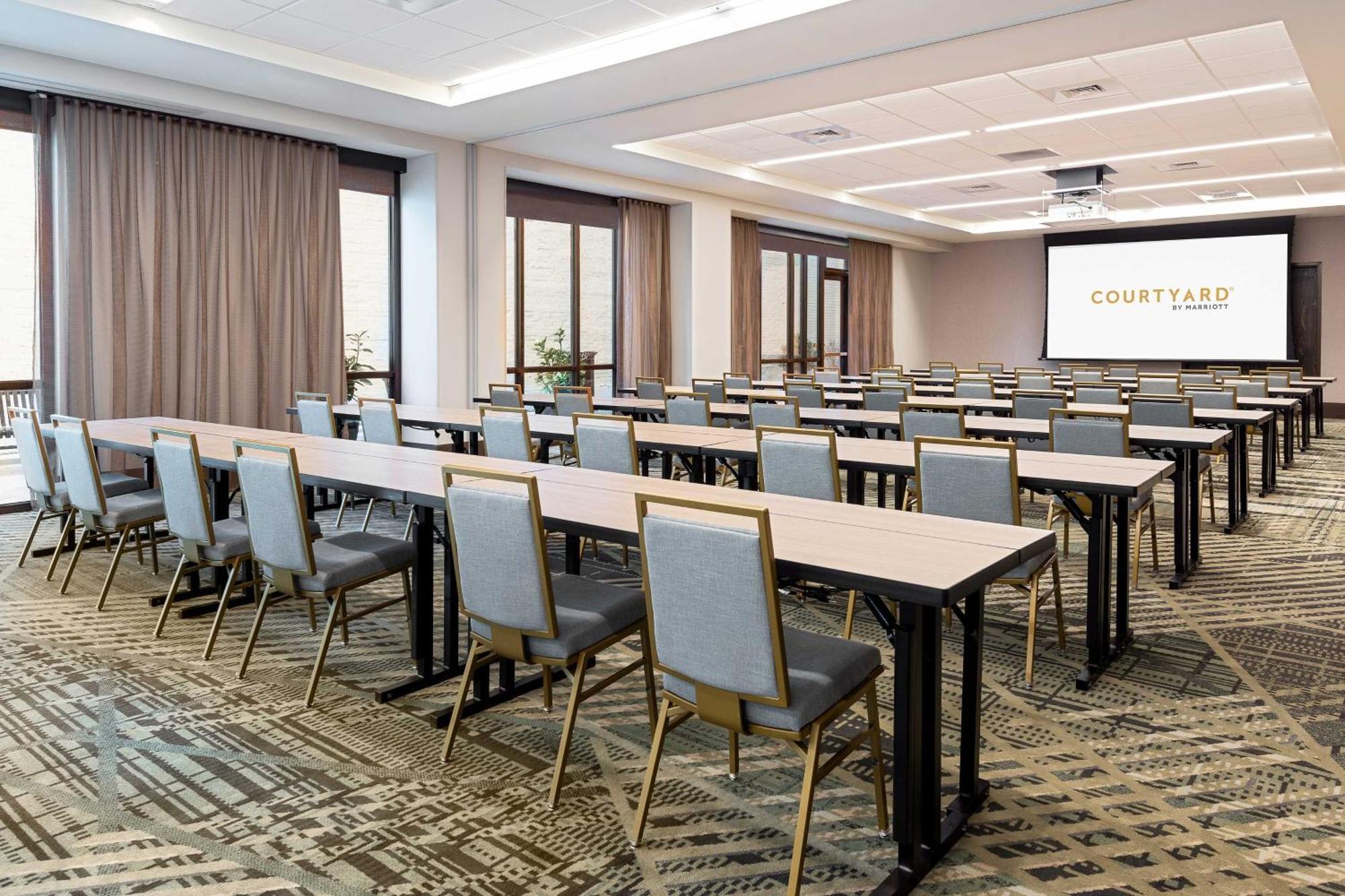 ホテル Courtyard By Marriott Atlanta Midtown エクステリア 写真