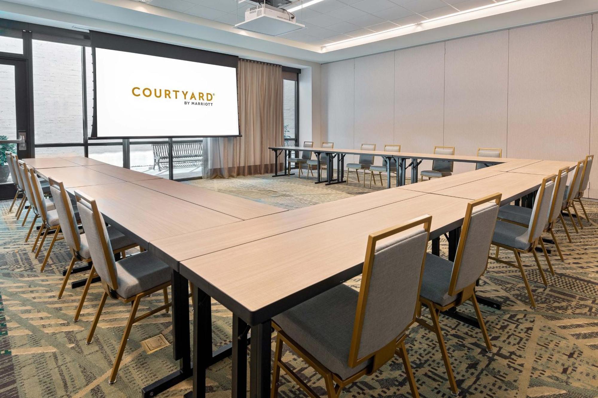 ホテル Courtyard By Marriott Atlanta Midtown エクステリア 写真