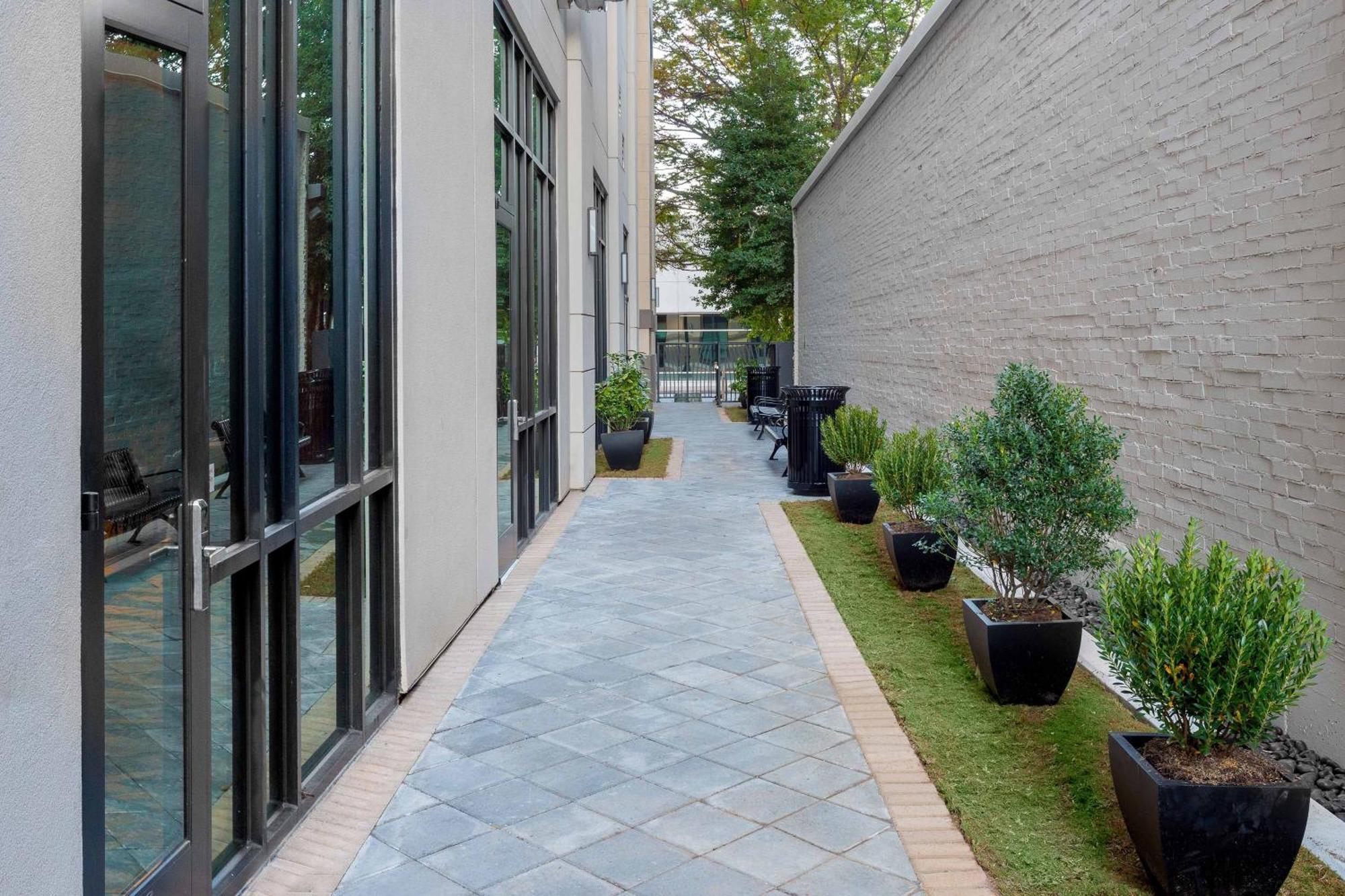 ホテル Courtyard By Marriott Atlanta Midtown エクステリア 写真