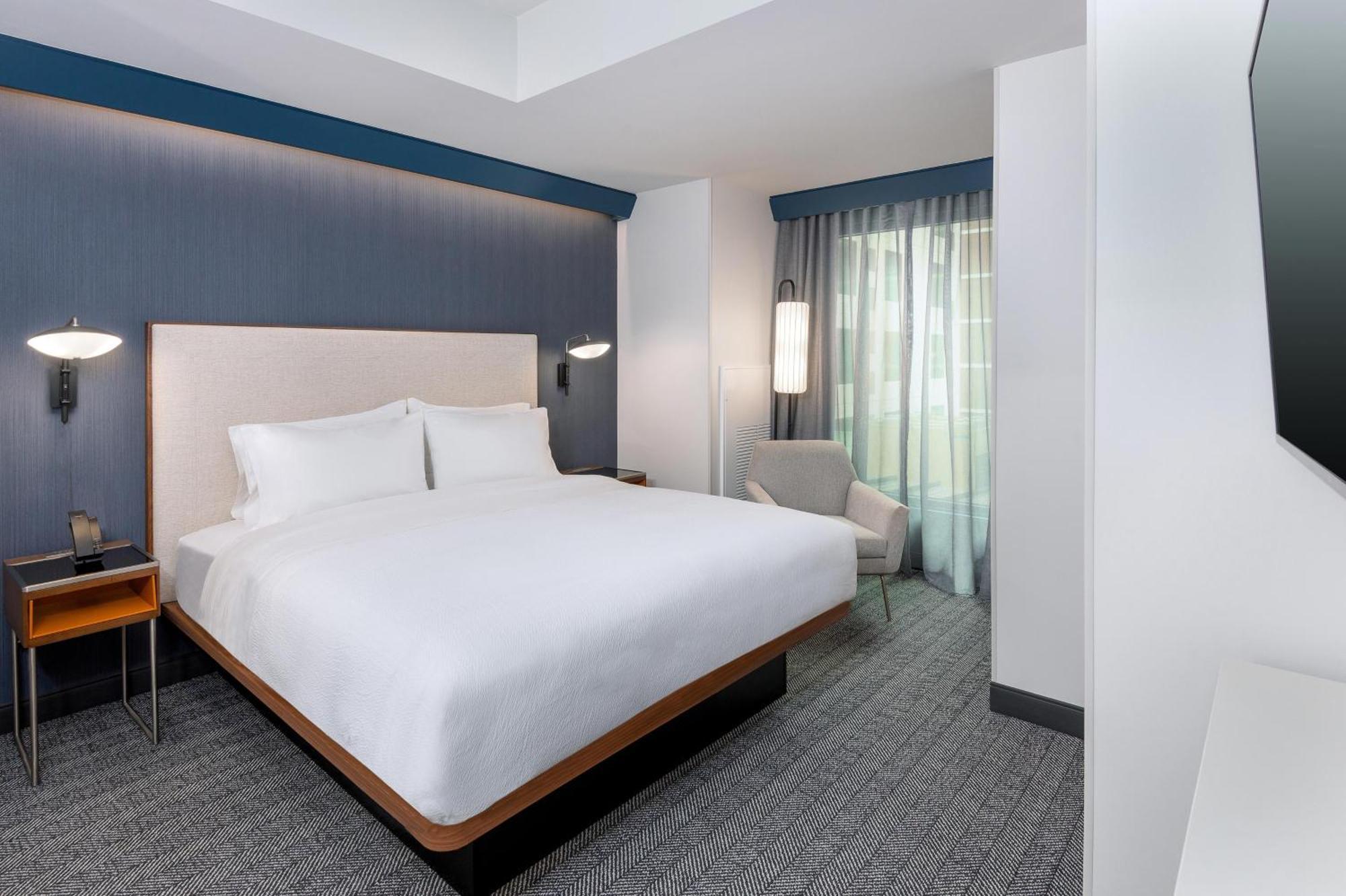 ホテル Courtyard By Marriott Atlanta Midtown エクステリア 写真