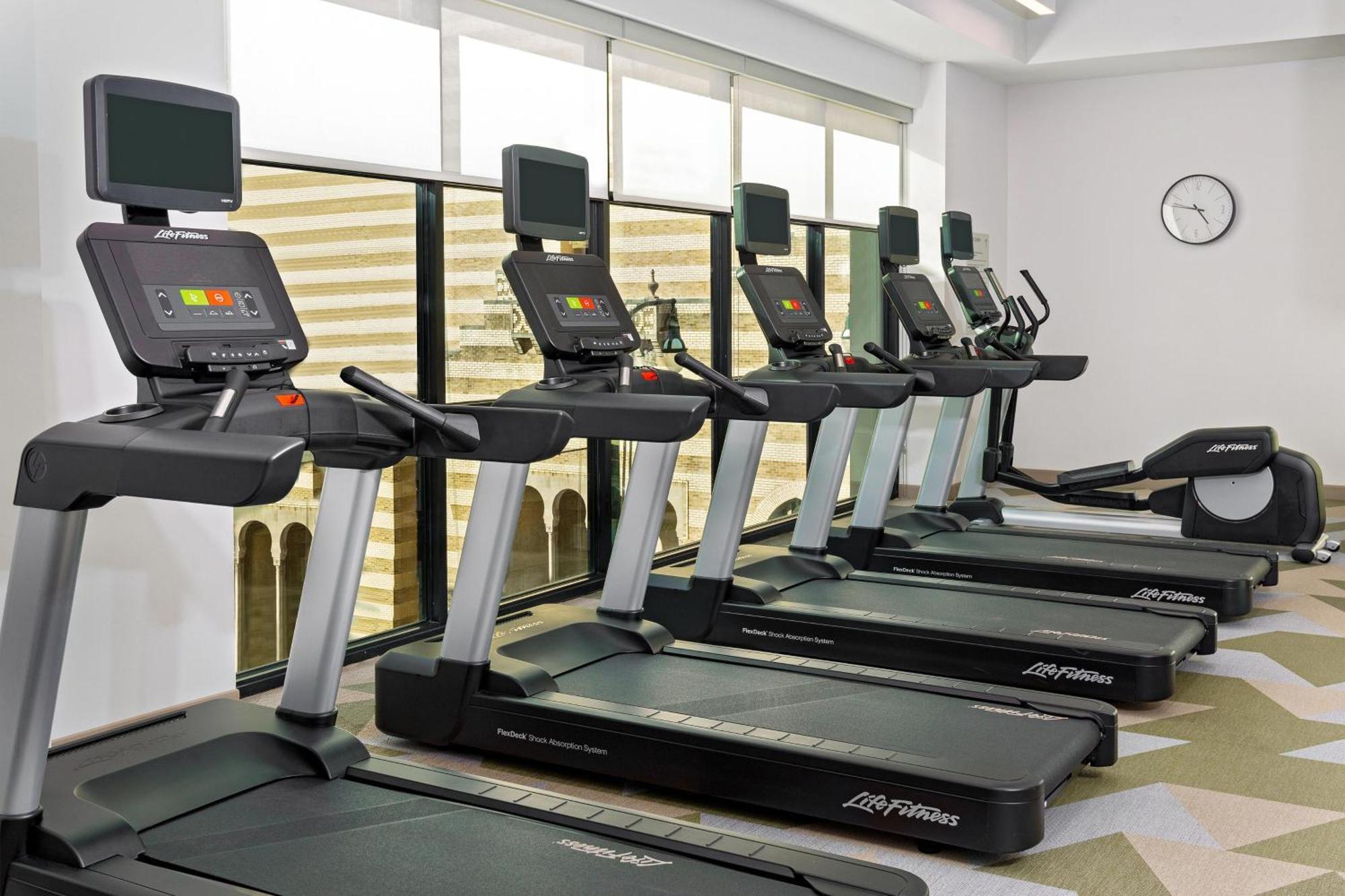 ホテル Courtyard By Marriott Atlanta Midtown エクステリア 写真