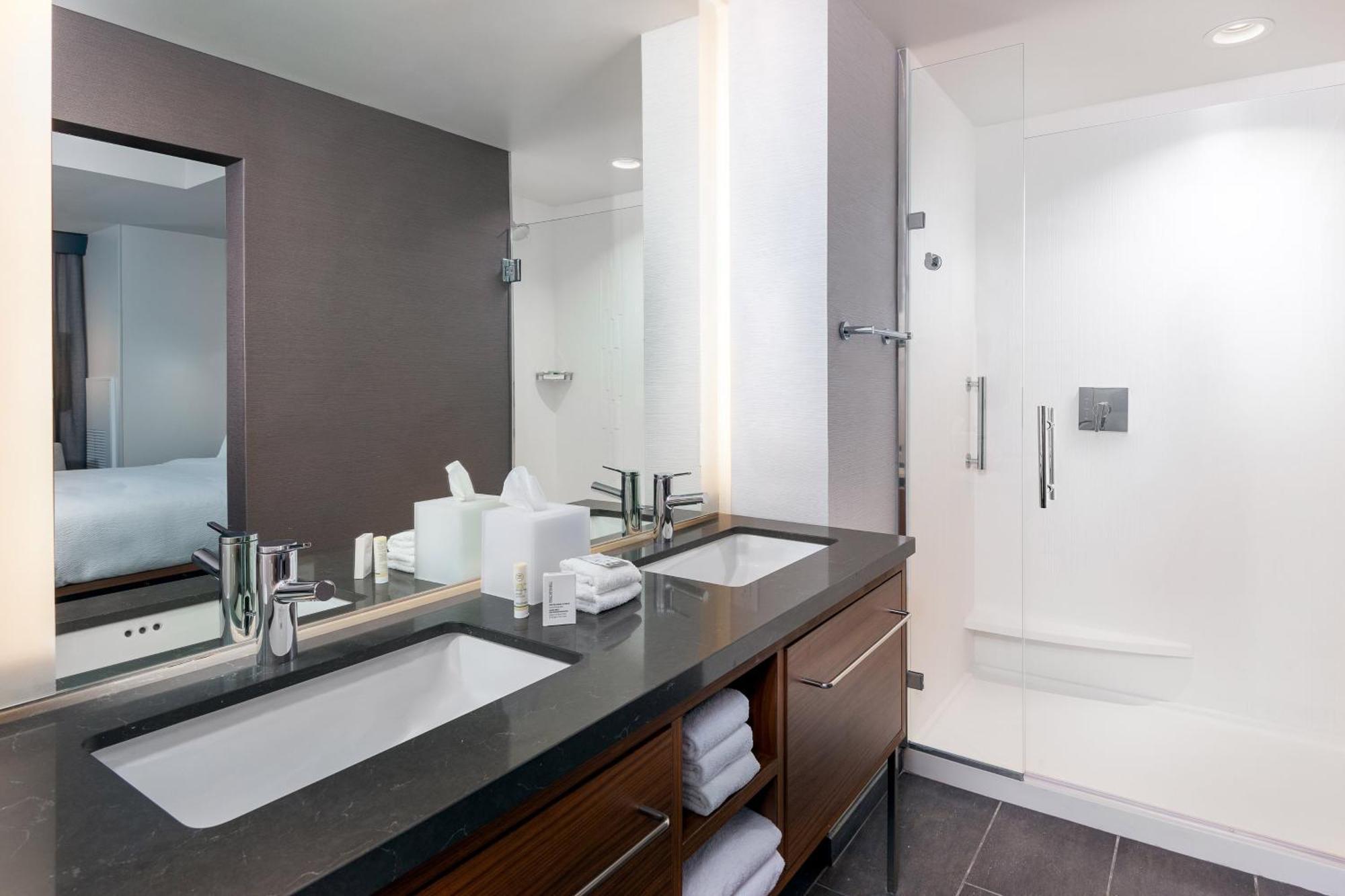 ホテル Courtyard By Marriott Atlanta Midtown エクステリア 写真
