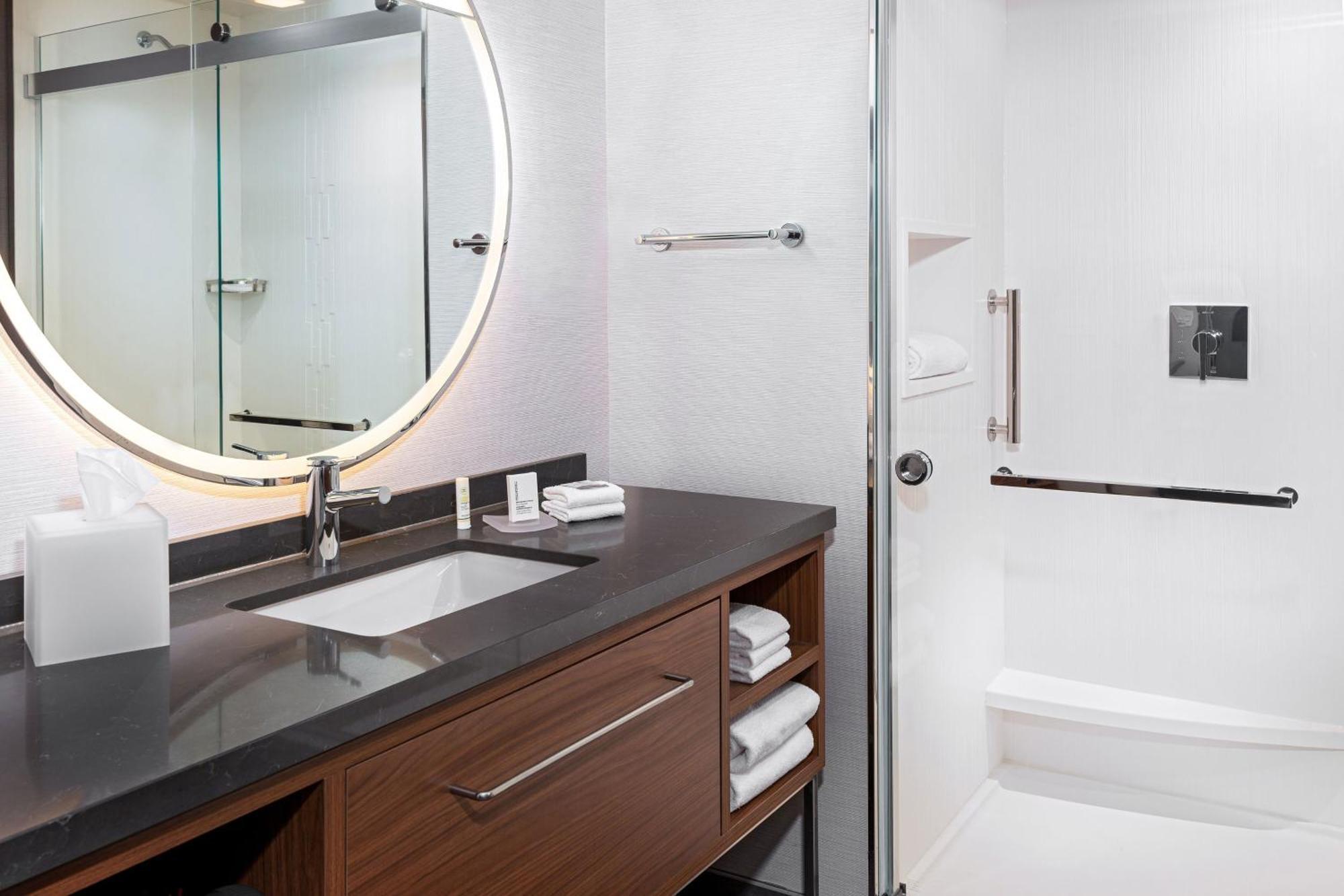 ホテル Courtyard By Marriott Atlanta Midtown エクステリア 写真