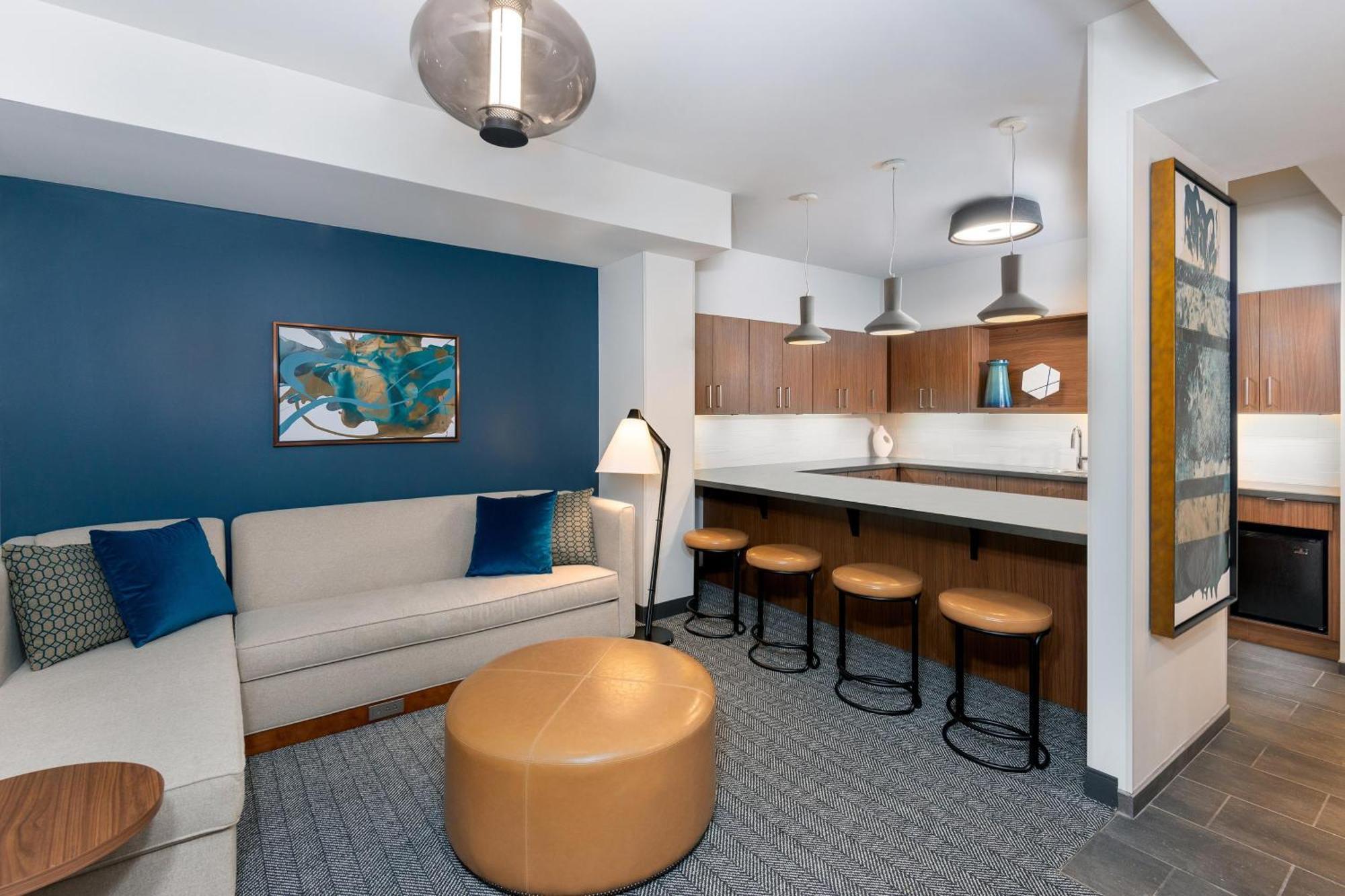 ホテル Courtyard By Marriott Atlanta Midtown エクステリア 写真