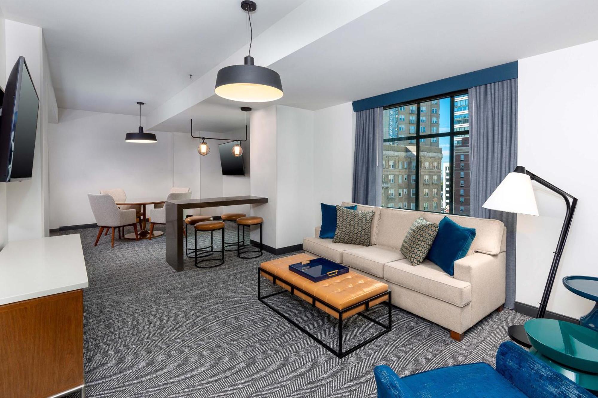 ホテル Courtyard By Marriott Atlanta Midtown エクステリア 写真