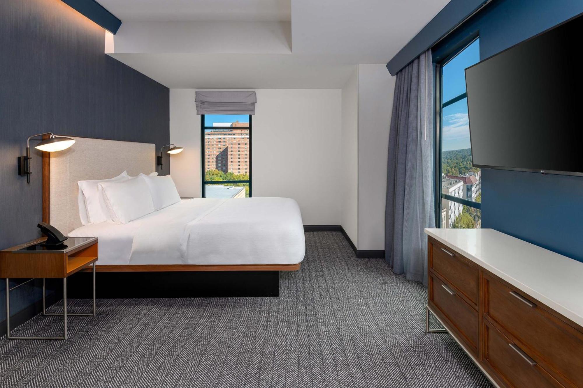 ホテル Courtyard By Marriott Atlanta Midtown エクステリア 写真