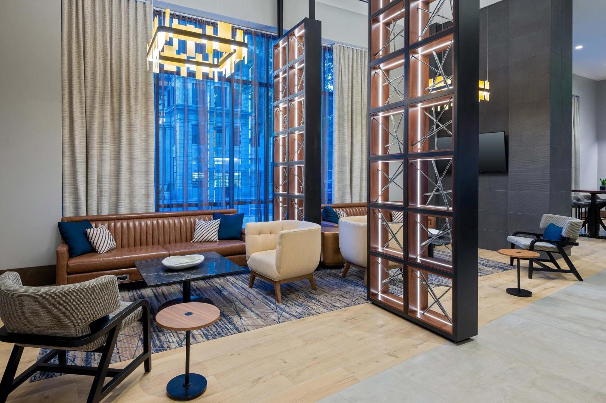 ホテル Courtyard By Marriott Atlanta Midtown エクステリア 写真