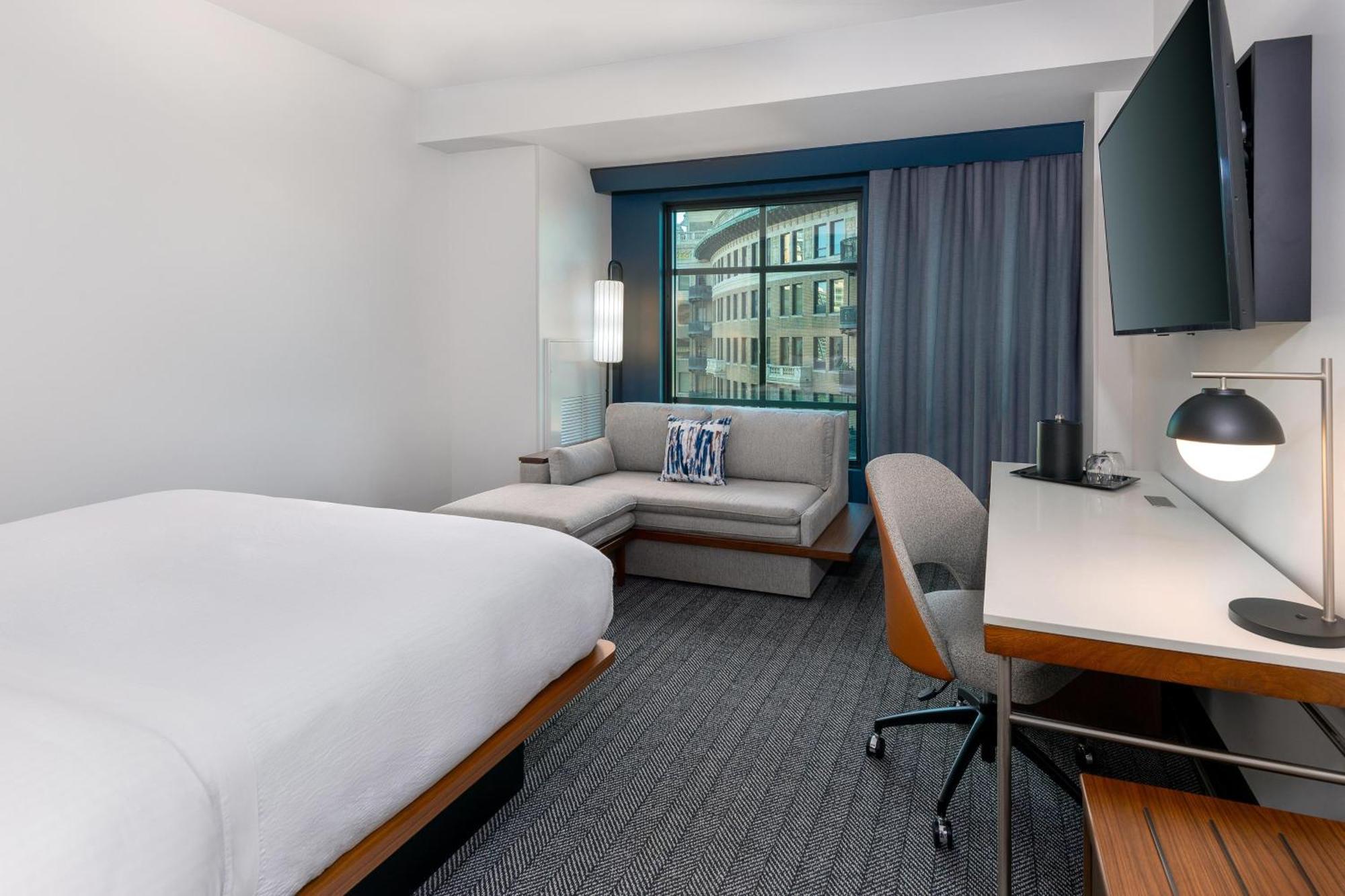 ホテル Courtyard By Marriott Atlanta Midtown エクステリア 写真
