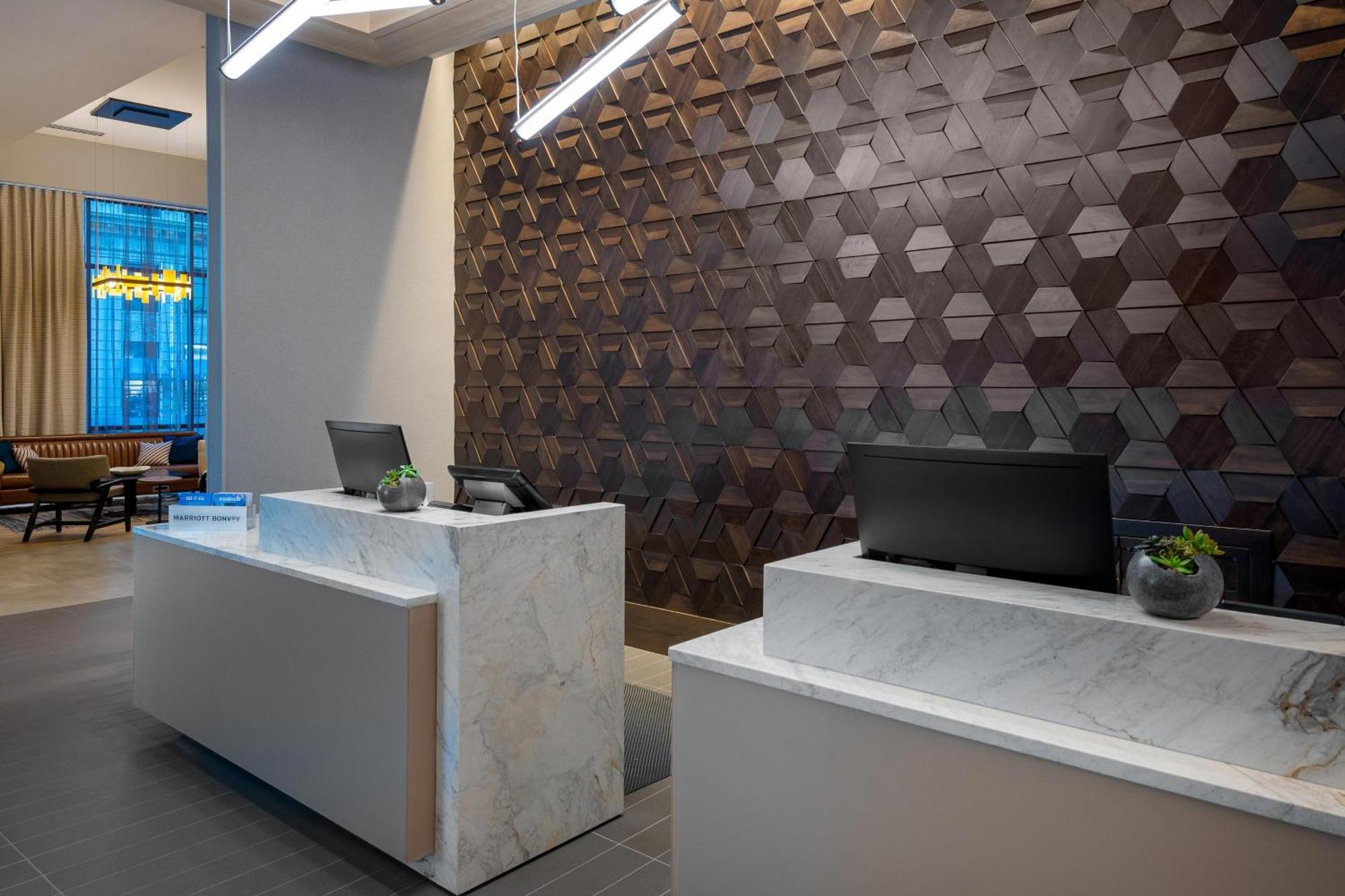 ホテル Courtyard By Marriott Atlanta Midtown エクステリア 写真