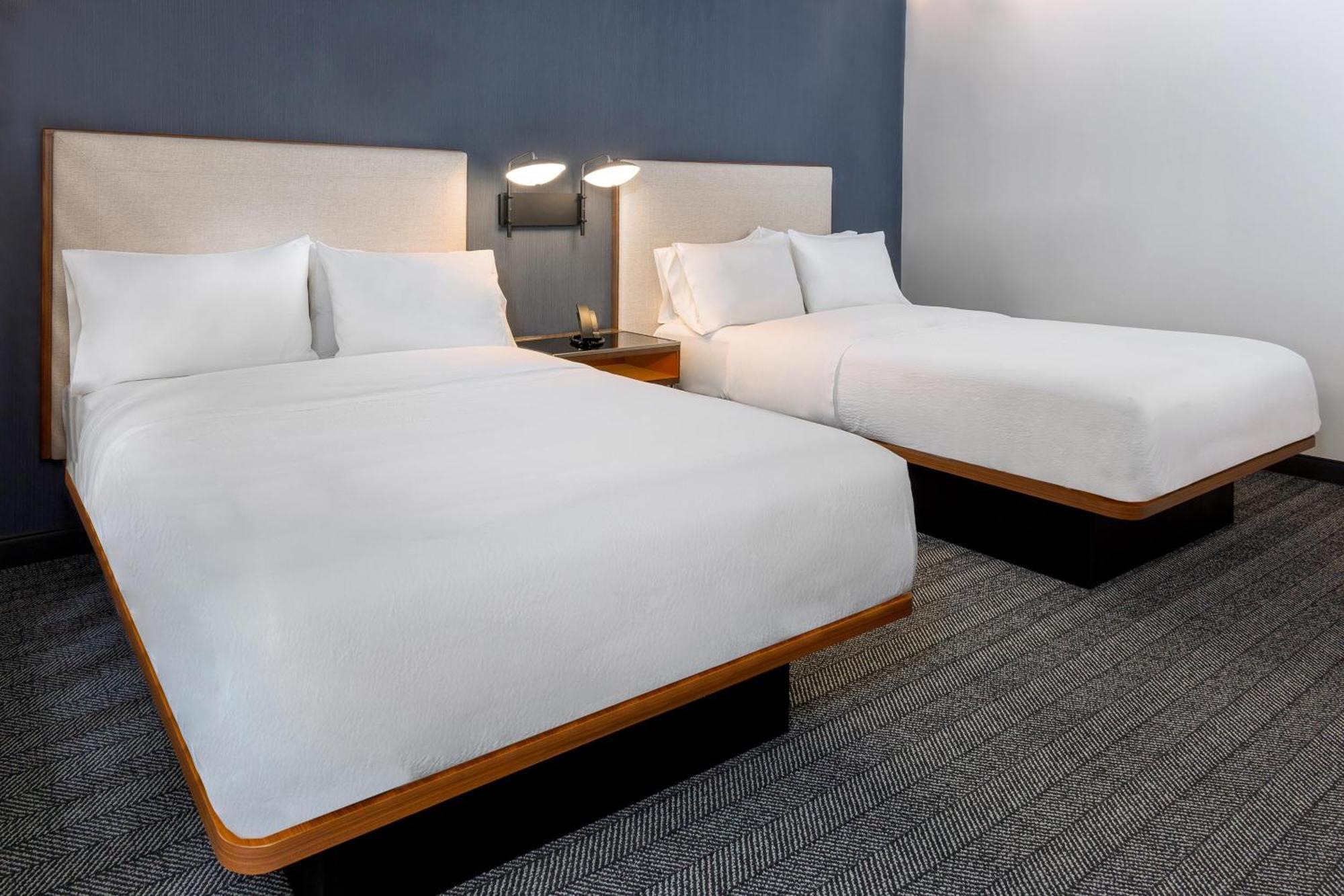 ホテル Courtyard By Marriott Atlanta Midtown エクステリア 写真