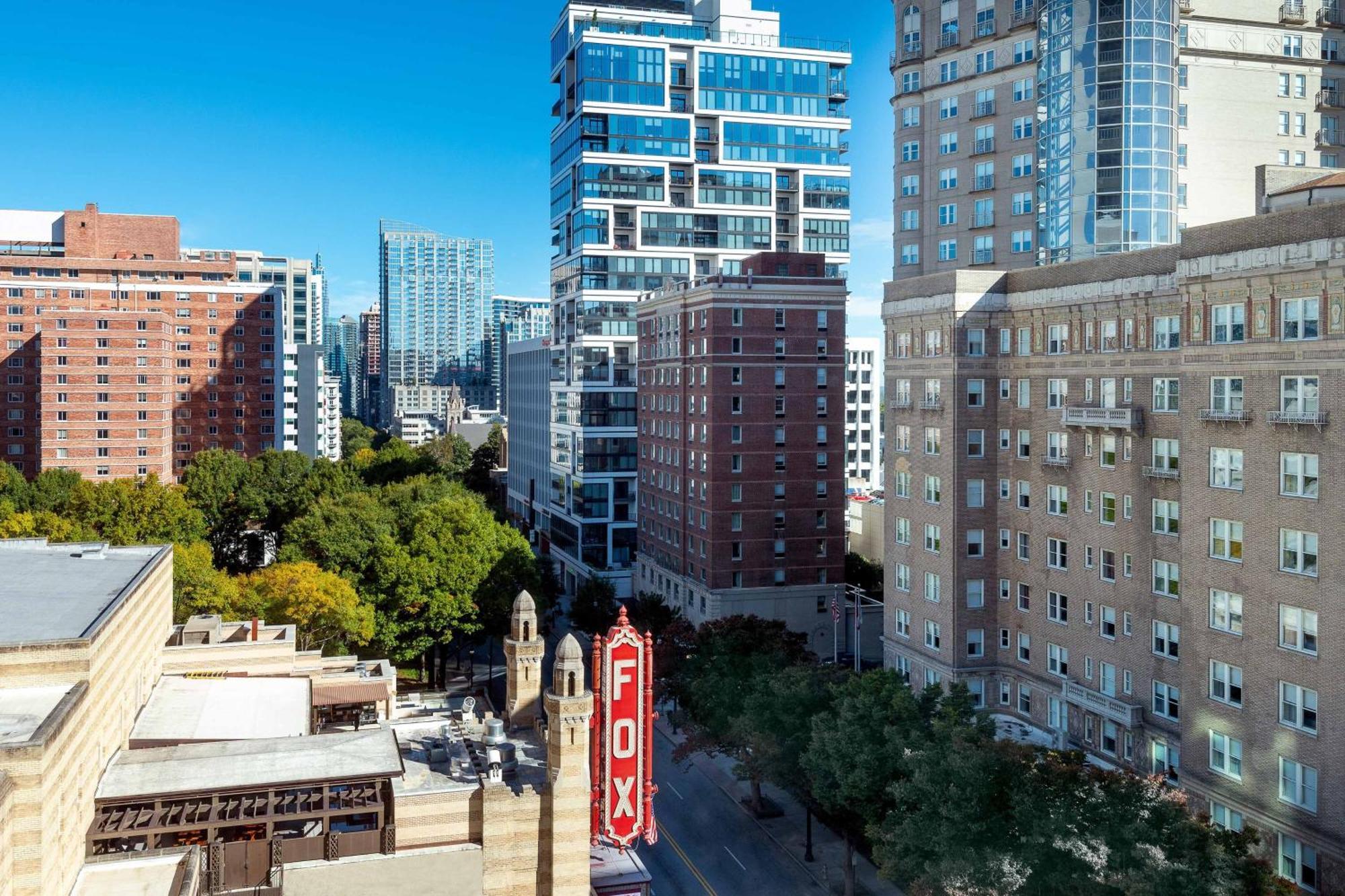 ホテル Courtyard By Marriott Atlanta Midtown エクステリア 写真